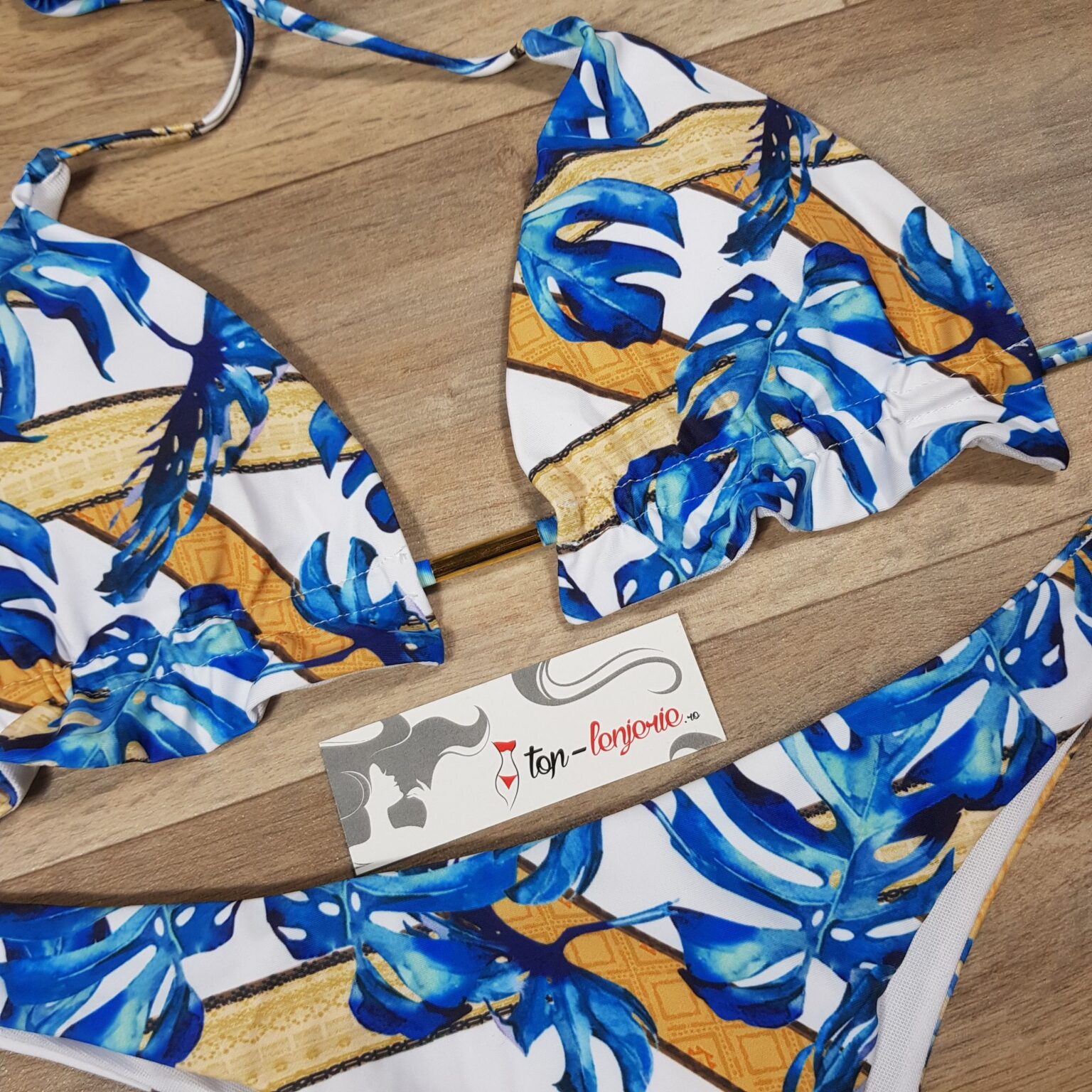 Costum de baie cu slip brazilian si imprimeu frunze Mauritius